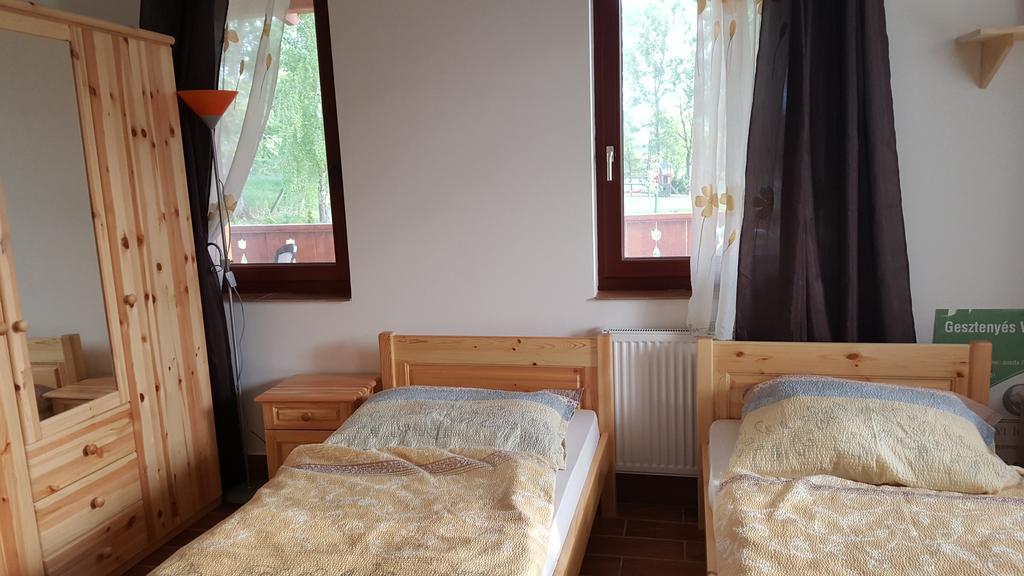 Gesztenyes Vendeghaz Garáb Buitenkant foto