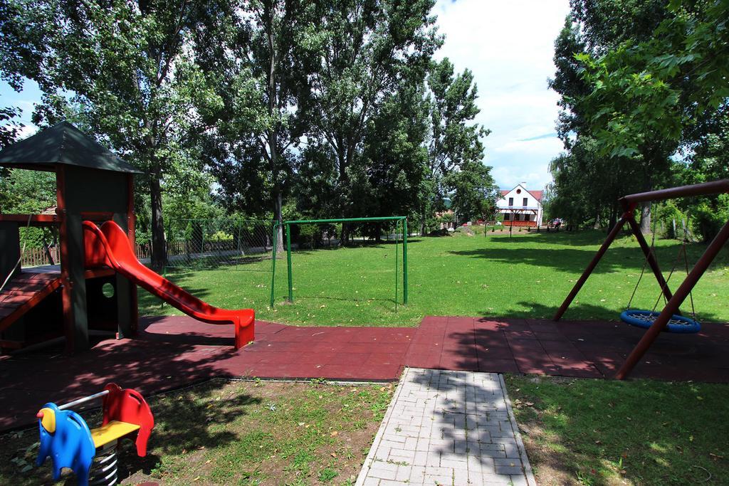 Gesztenyes Vendeghaz Garáb Buitenkant foto